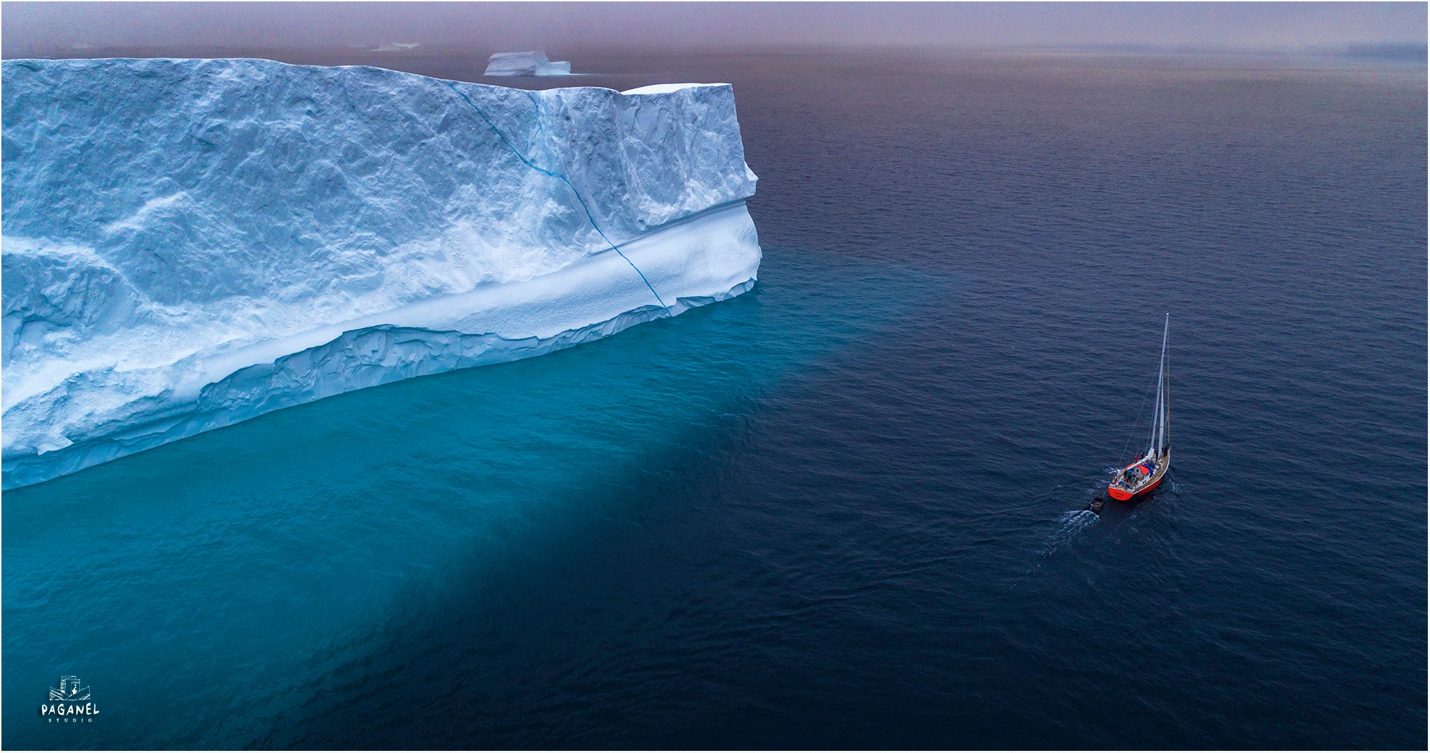 Экспедиция гренландия. Затонувшая яхта в Антарктиде. Яхтинг в Антарктиде.
