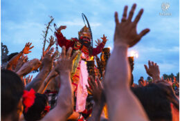 Танці Баронг і Кетчак (Балі) 2013 (34/54)